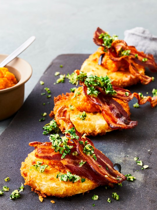 Pankopaneret selleritoast med Dansk Pancetta og tapenade af butternut squash