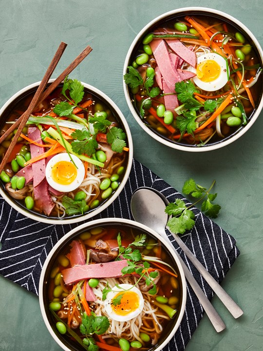 Ramen suppe med shitake svampe og roastbeef
