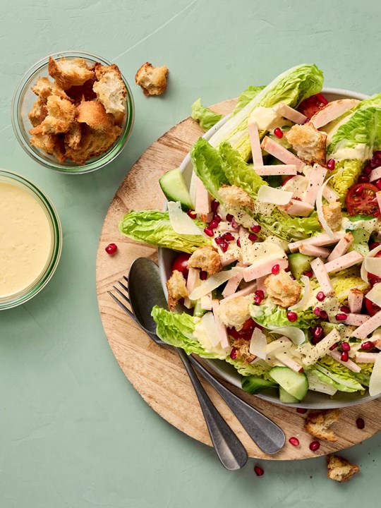 Ny variation af cæsarsalat med et twist og nem dressing