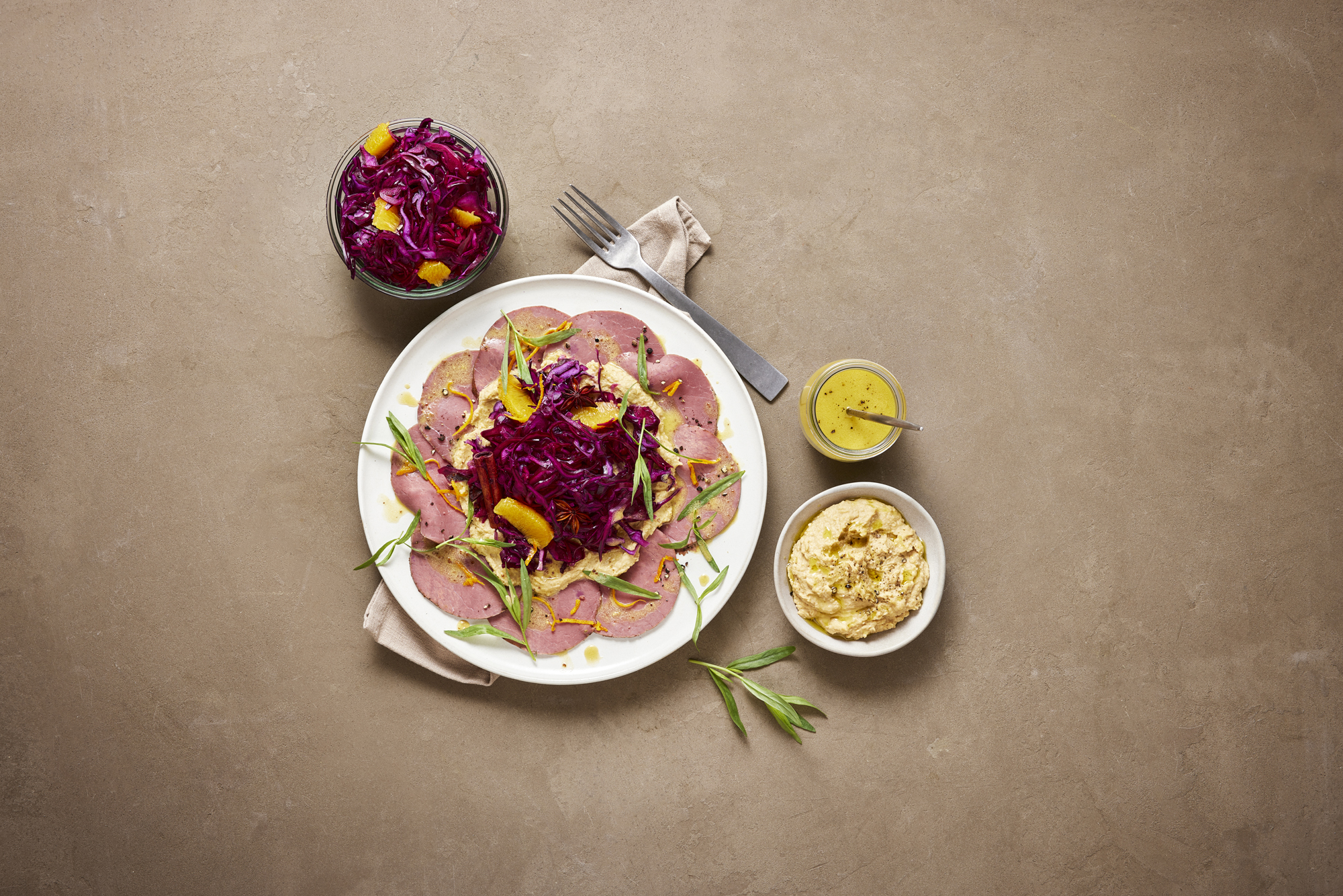 Roastbeef med fermenteret julekål og misohumus