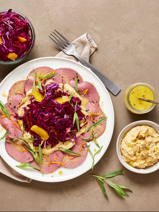 Roastbeef med fermenteret julekål og misohumus