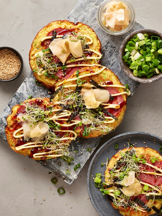 Japansk æggekage med kål og kalkun