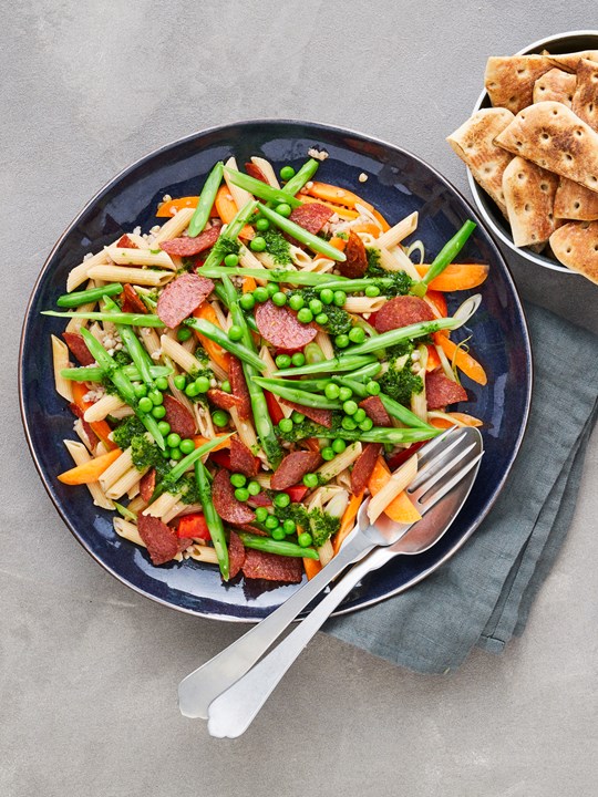 Power Pasta med grøn olie, fennikelsalami og krydret hönöbrød