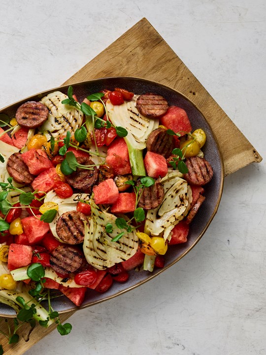 Vandmelon salat med bagte tomater, grillet fennikel og Aalbæk Fennikelsalami