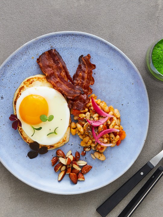 Sellerispejlæg med dansk pancetta og spinat-greenie med ingefær